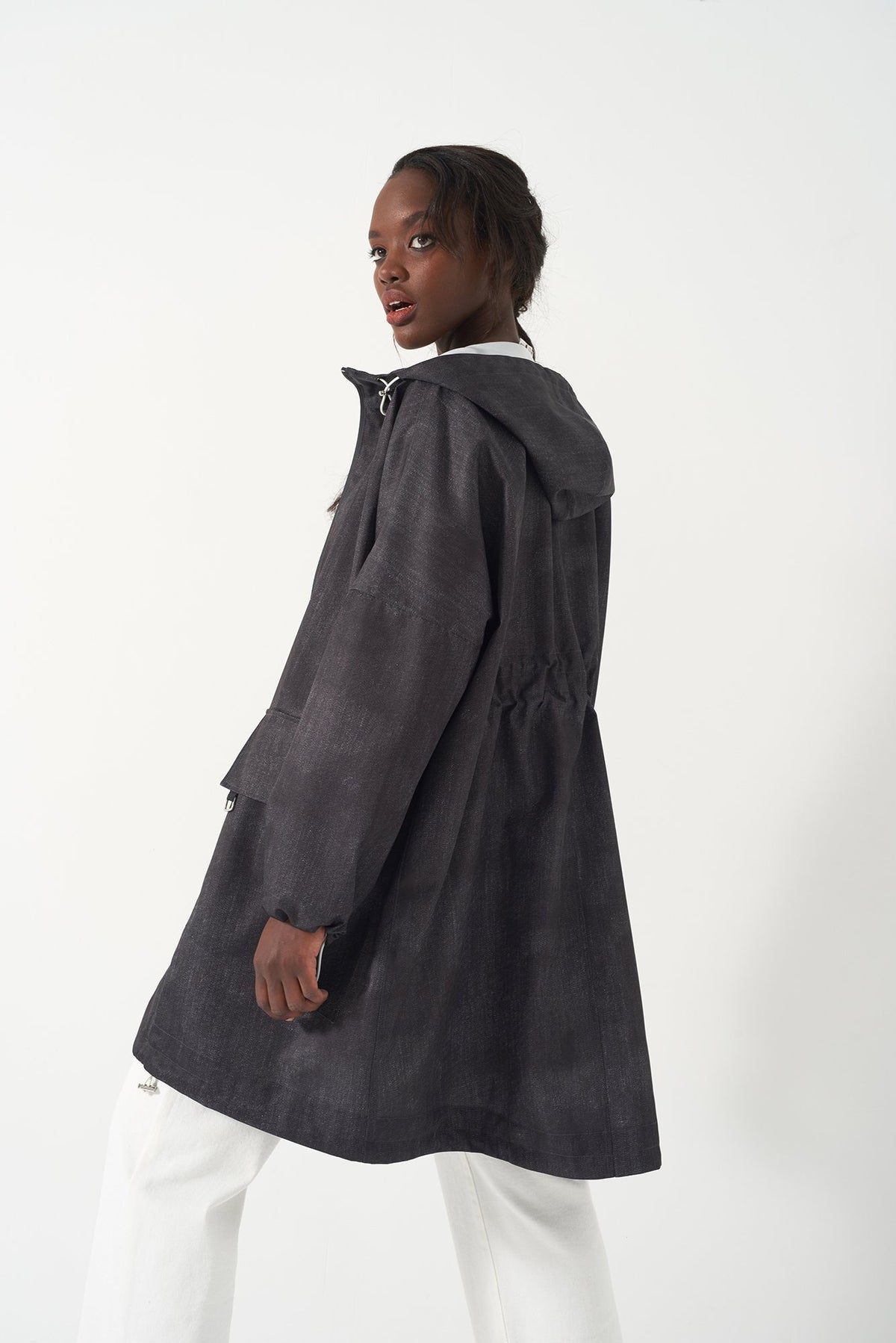 HONOR SNAKESKIN - Oversized Raincoat – Søsken Studios HONOR SNAKESKIN - Oversized Raincoat – Søsken Studios