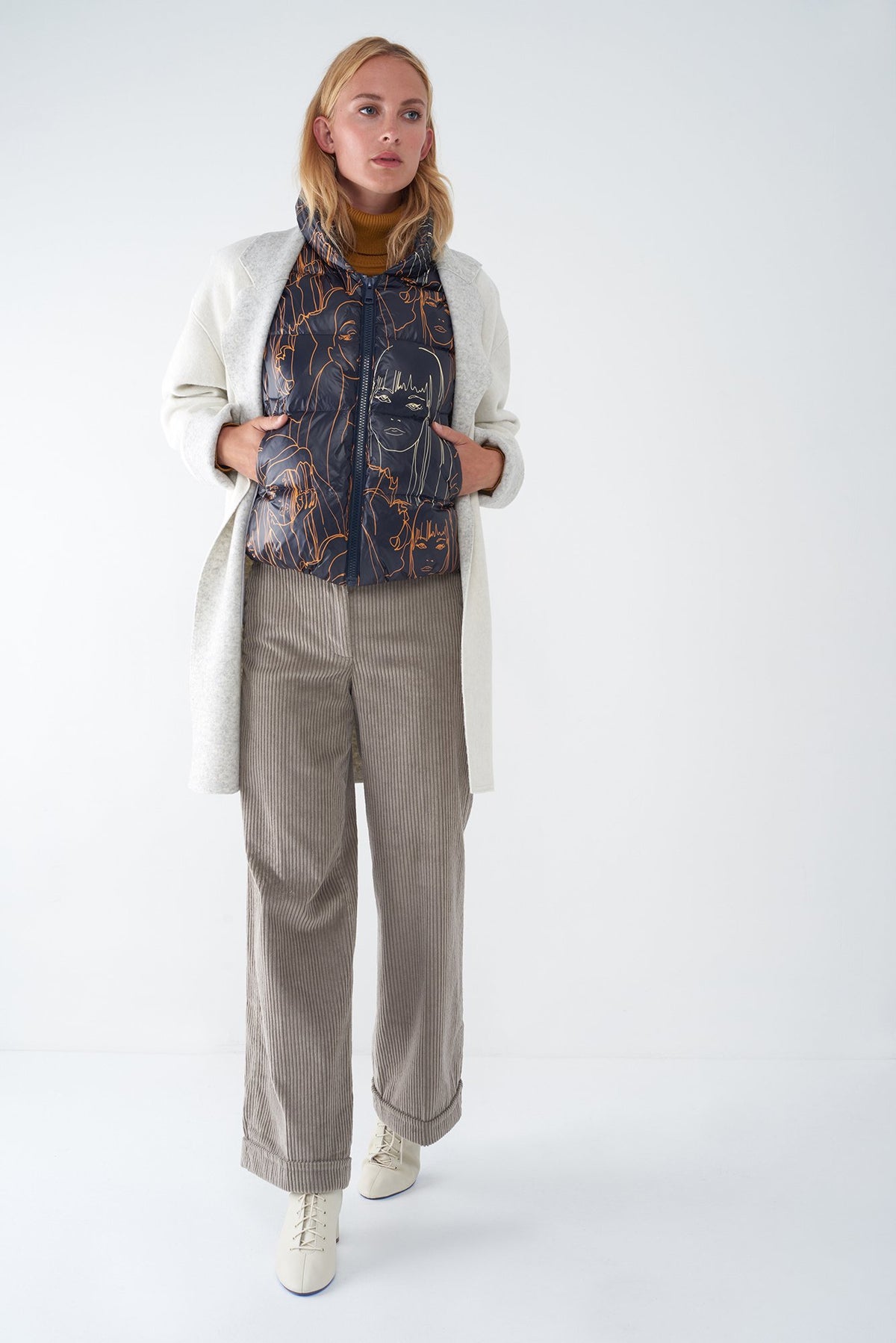 JODY NAVY - PORTRAIT PRINT DOWN VEST – Søsken Studios JODY NAVY - PORTRAIT PRINT DOWN VEST – Søsken Studios